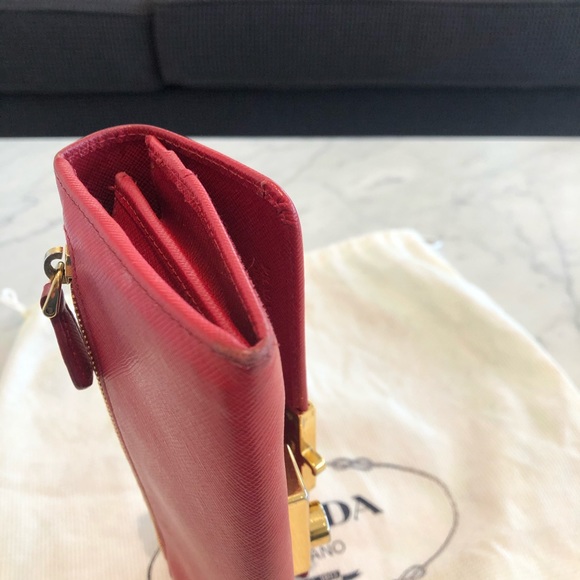 Authentic - Prada Wallet - Picture 10 of 12
